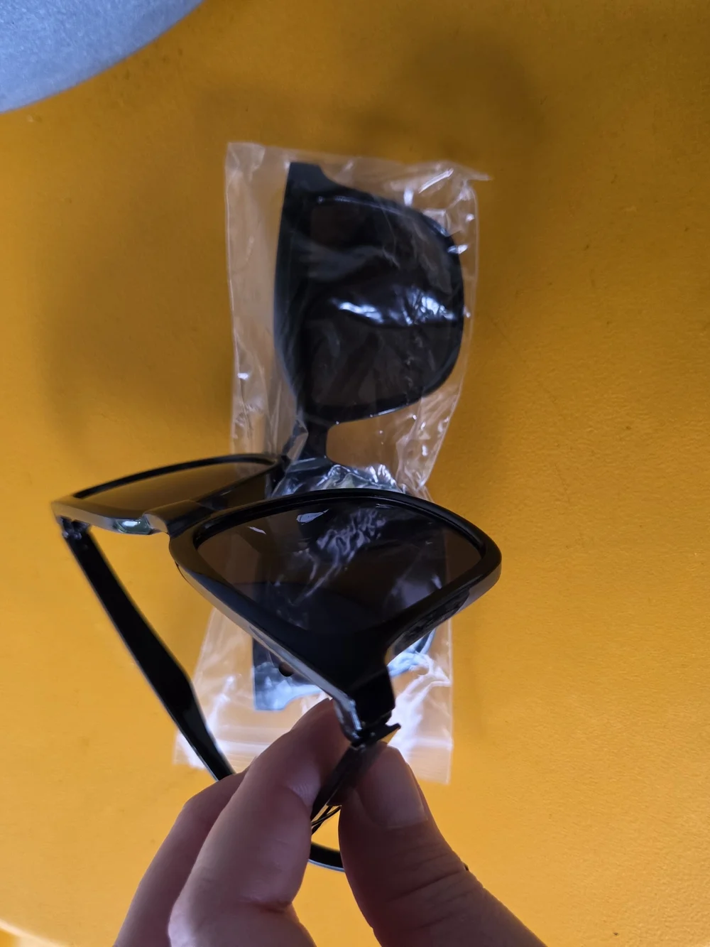 Classic Black Unisex Sunglasses - Polarized Lens